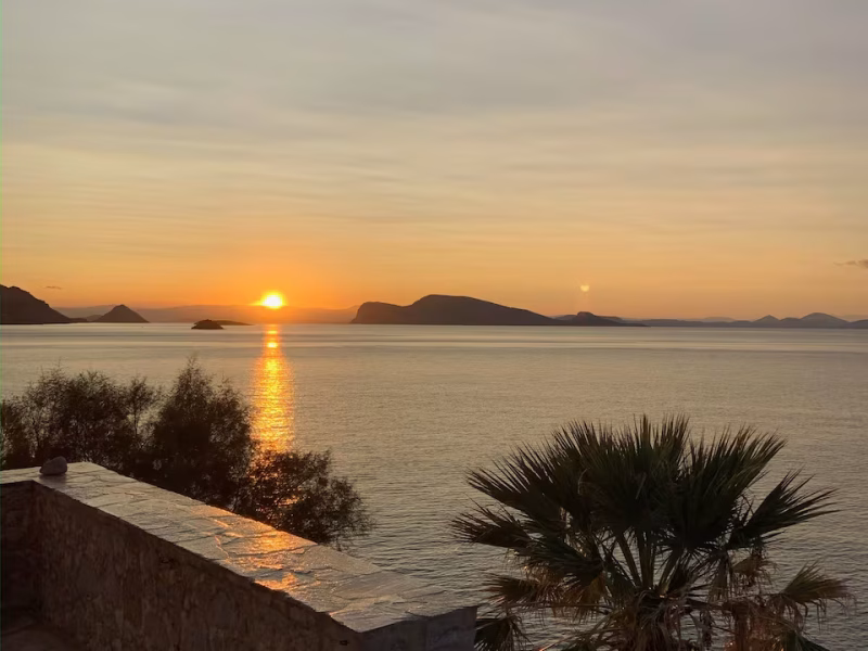 villas pro lady of hydra