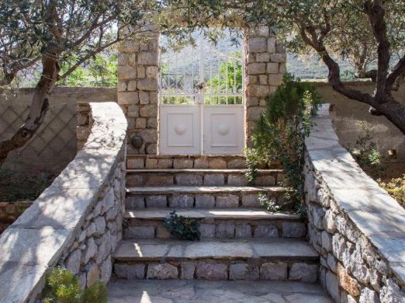 villas pro lady of hydra