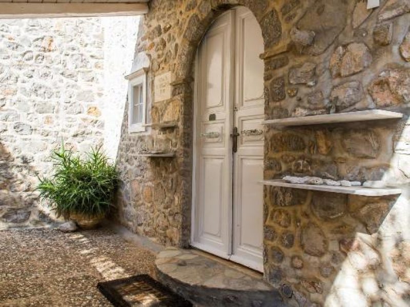 villas pro lady of hydra