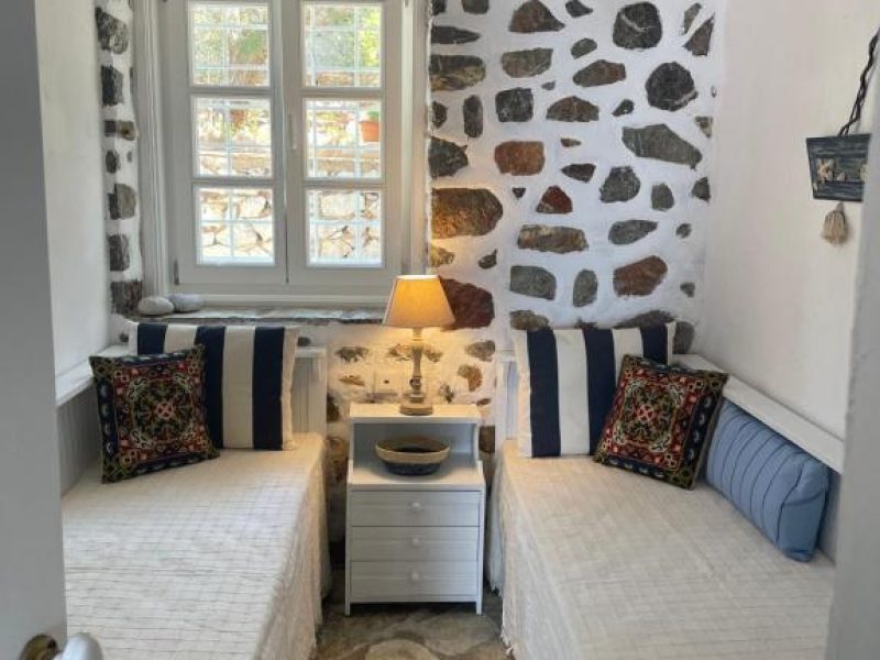 villas pro lady of hydra